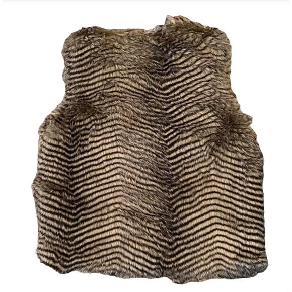 NWT Francesca's  Brown & Tan Faux Fur Animal Print Vest - SIZE LARGE - Picture 2 of 10